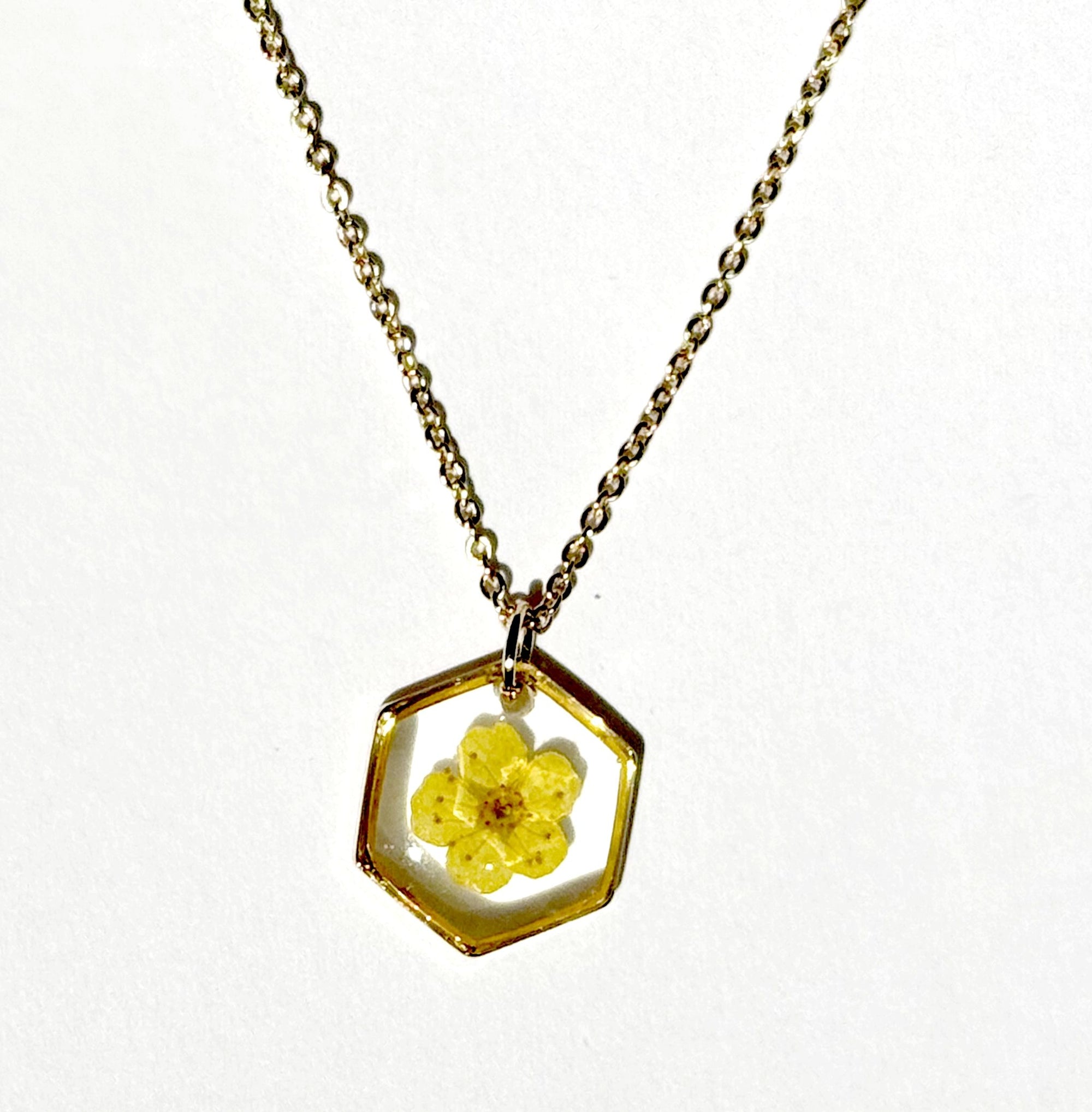 Collier SPIREA Hexagone – Fleur Véritable Séchée