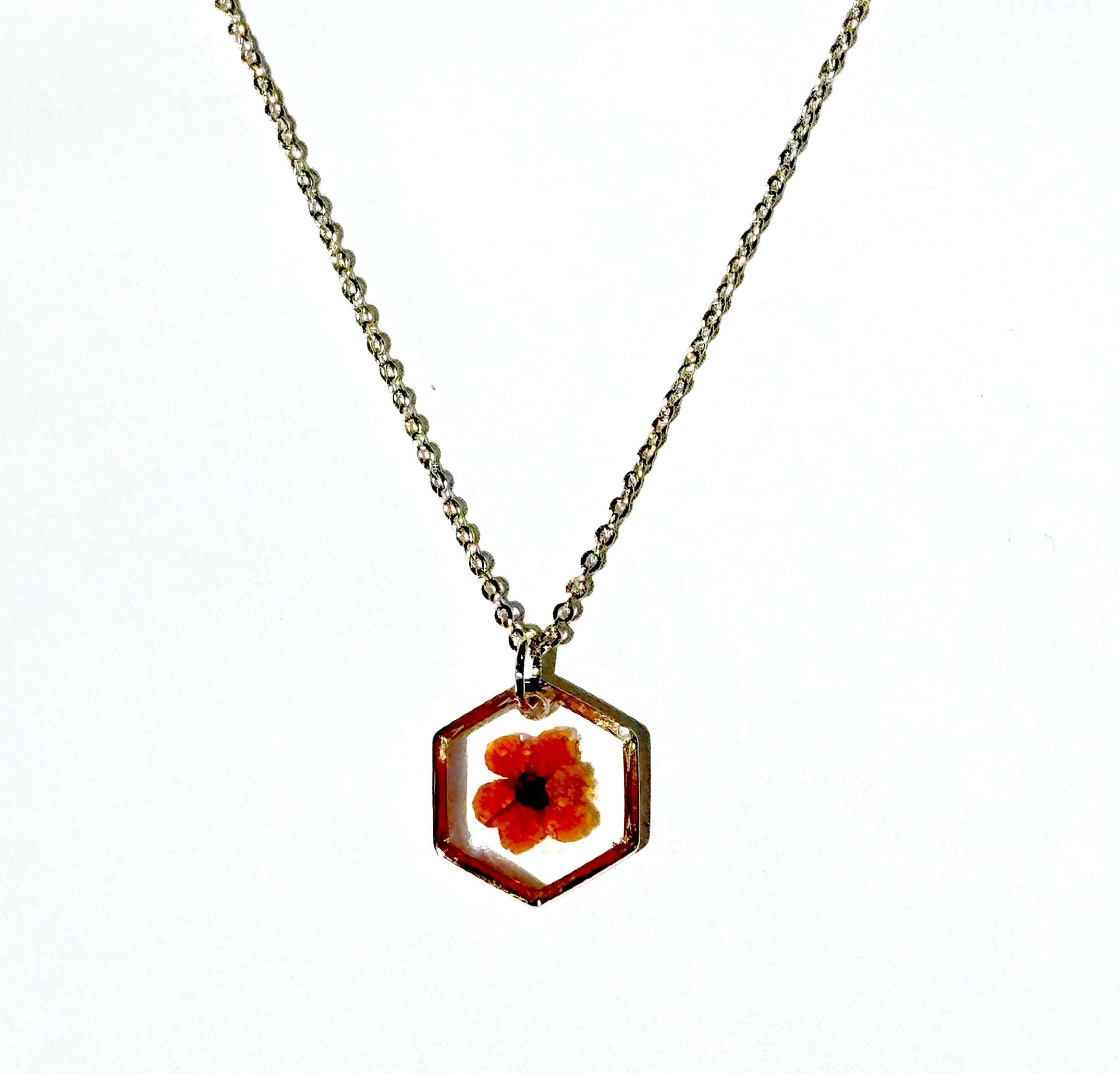 Collier SPIREA Hexagone – Fleur Véritable Séchée