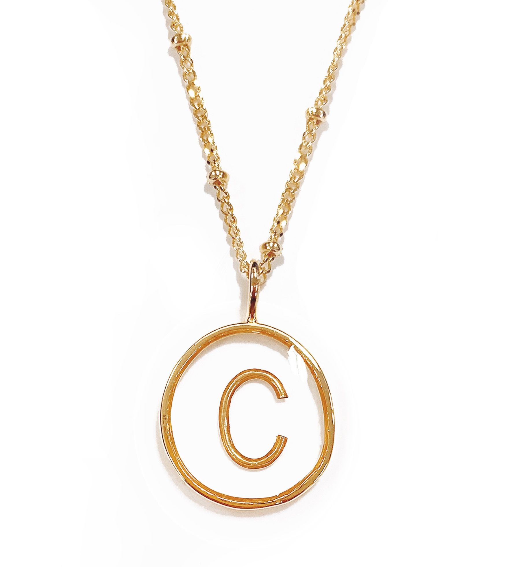 Collier doré lettre C en pendentif ajouré - 172826