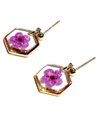 Boucles d’oreilles SPIREA – Fleur véritable en résine dorée Hexagone